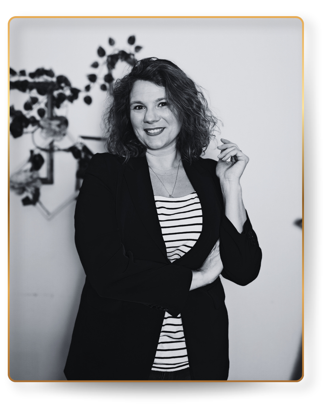 Laurie Lucas, en marinière et veste noire