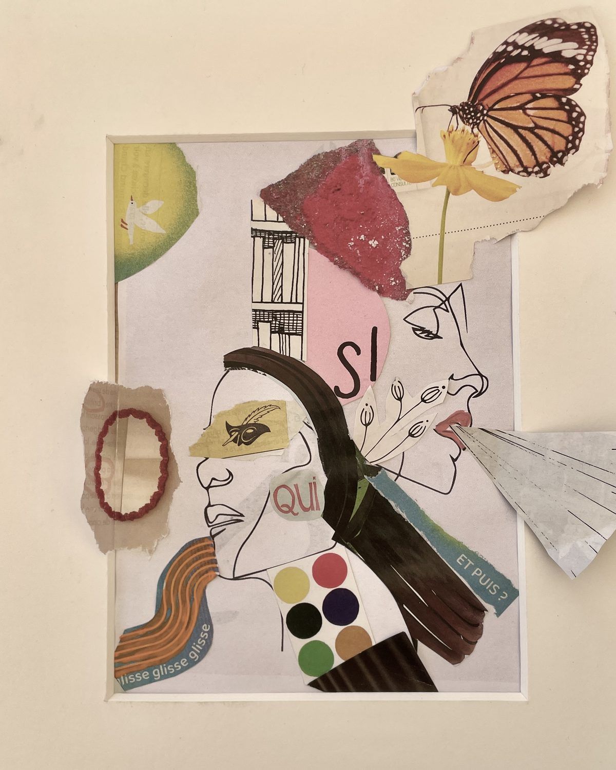 Collage de Nicole : deux profils au trait face à face, un papillon et des mots découpés